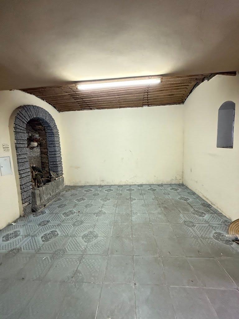 Bán nhà Mặt phố Nguyễn Trãi, DT 40m2, 3 tầng, giá 10 tỷ, ô tô đỗ cửa, kinh doanh tốt